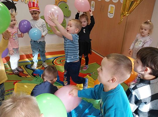 Dzieci z balonami