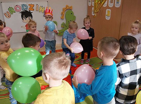 Dzieci z balonami