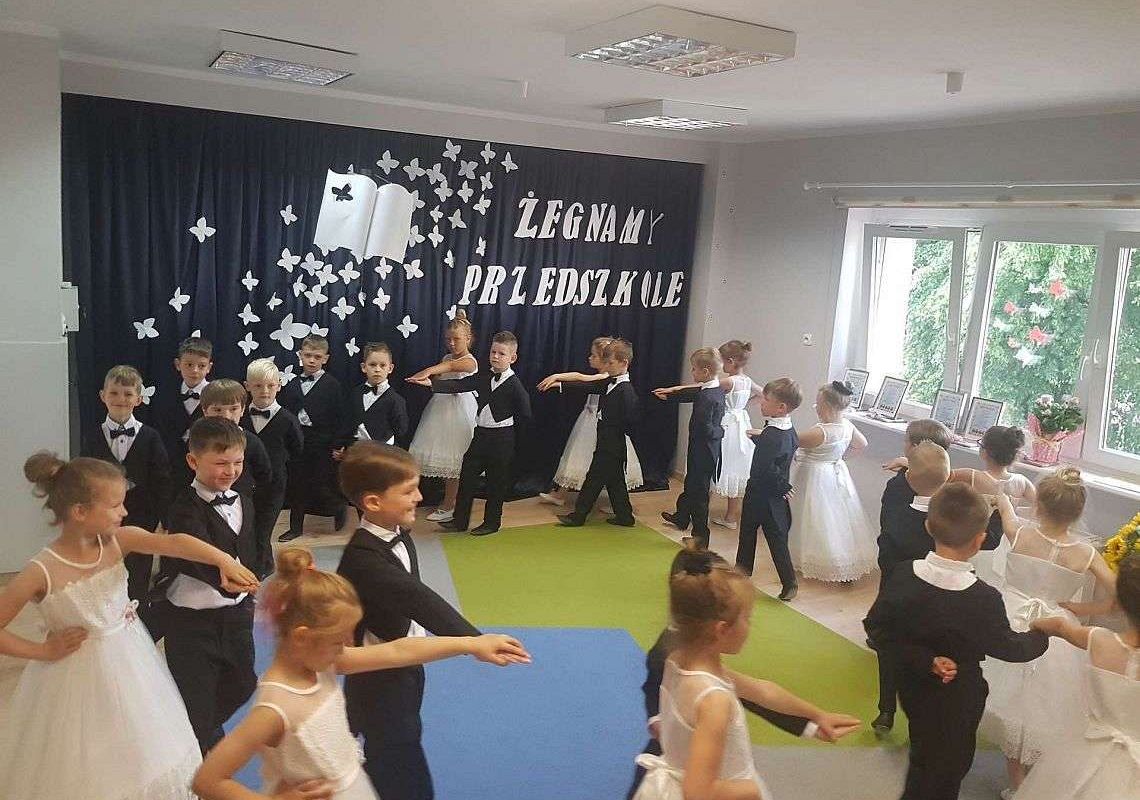 Gr. IV - Pożegnanie przedszkola z muzycznym akcentem - VIDEO