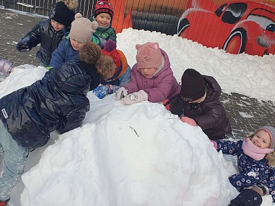 Grafika Gr. II Zabawy na śniegu