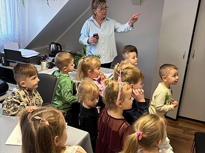 Grafika Gr. II Poznajamy zawody. Kto pracuje w przedszkolu?