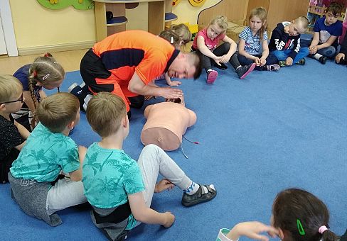 Grafika gr IV Spotkanie z ratownikiem