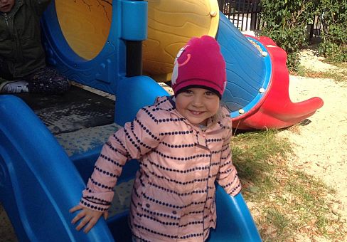 Grafika Gr II Zabawy na placu przedszkolnym