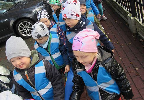 Grafika Gr II Jesienny spacer do parku