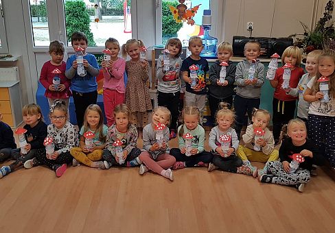 Grafika Gr II Muchomorek,muchomorek ma kapelusz w biały wzorek