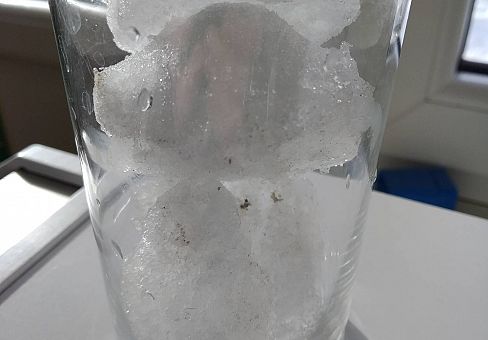 Grafika Gr II Sprawdzamy czy śnieg jest czysty tak samo jak biały