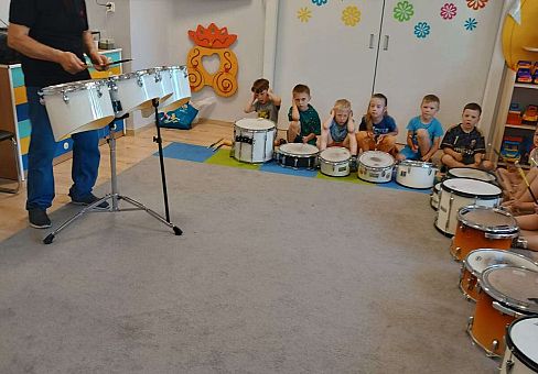 Grafika Gr. IV Warsztaty bębniarskie