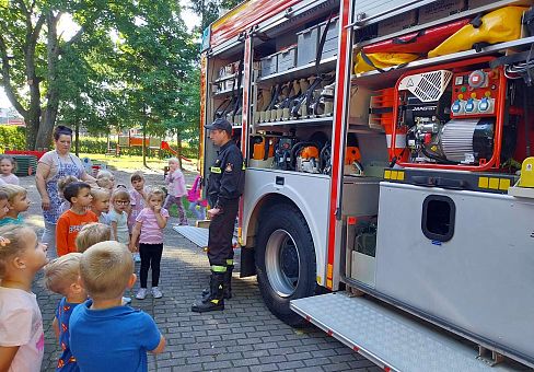 Grafika Gr.III Spotkanie ze strażakami i próbna ewakuacja
