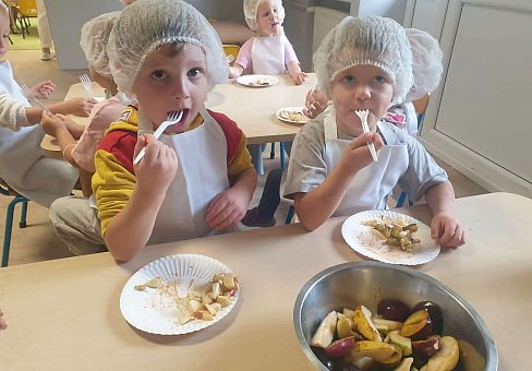 Grafika Gr.II Sałatka owocowa, pyszna i zdrowa