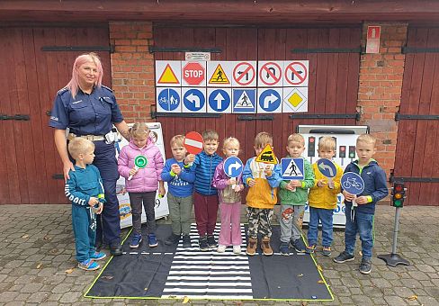 Grafika Gr. I i II Spotkanie z Policjantami