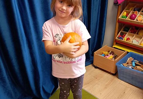 Grafika Gr.III Zajęcia rytmiczno-ruchowe z mamą Ali