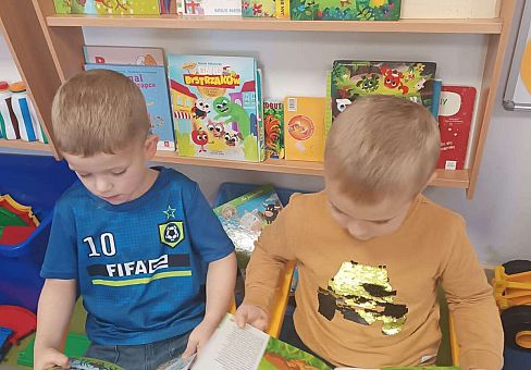 Grafika Gr. II Jesień w lesie