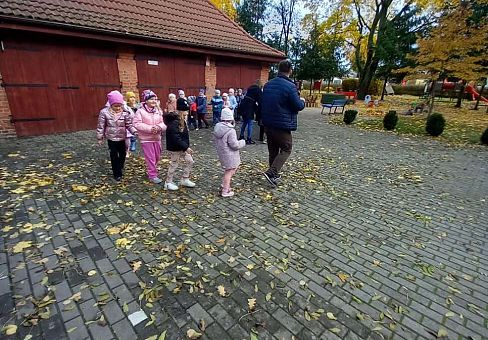 Grafika Gr.IV Jesienne zabawy rytmiczne z tatą Ali