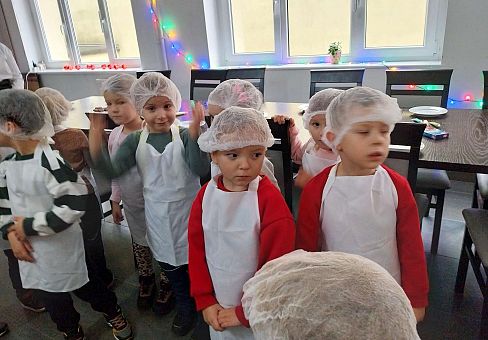 Grafika Gr.III Wycieczka do ZSGŹiA-robimy pierniczki