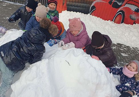 Grafika Gr. II Zabawy na śniegu