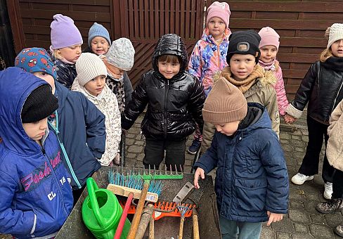 Grafika Gr. II Poznajemy pracę ogrodnika