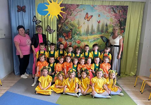 Grafika Gr. II Uroczystość z okazji zakończenia roku