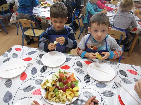 Szaszłyki owocowe to samo zdrowie
