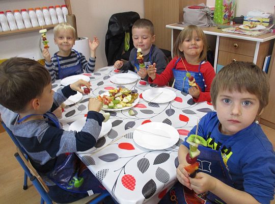 Szaszłyki owocowe to samo zdrowie