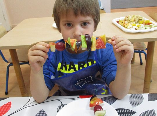 Szaszłyki owocowe to samo zdrowie