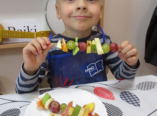 Szaszłyki owocowe to samo zdrowie