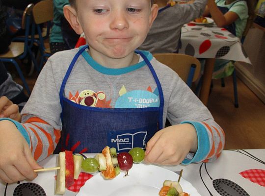 Szaszłyki owocowe to samo zdrowie