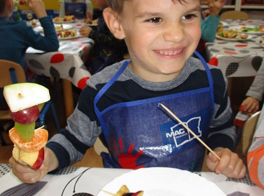 Szaszłyki owocowe to samo zdrowie