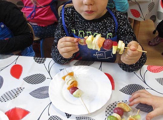 Szaszłyki owocowe to samo zdrowie