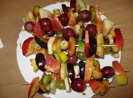 Szaszłyki owocowe to samo zdrowie