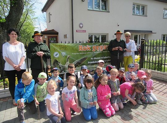 Sadzenie pigwowca wspólnie z myśliwymi