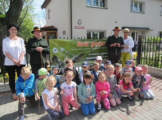 Sadzenie pigwowca wspólnie z myśliwymi