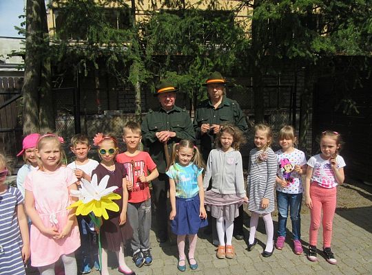 Sadzenie pigwowca wspólnie z myśliwymi