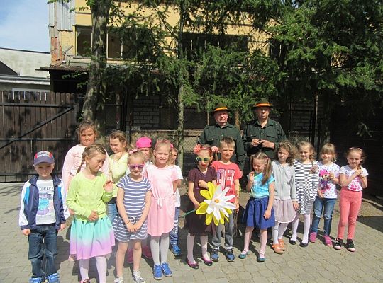 Sadzenie pigwowca wspólnie z myśliwymi