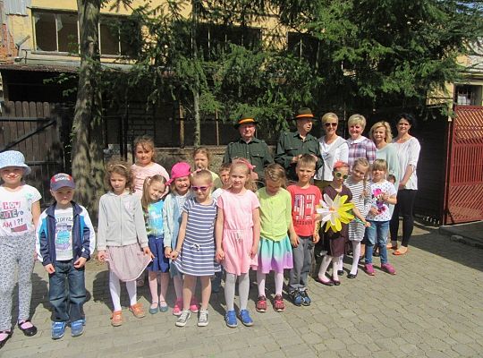 Sadzenie pigwowca wspólnie z myśliwymi