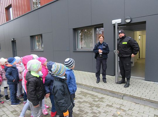 Wizyta w Komendzie Policji-spotkanie z psem