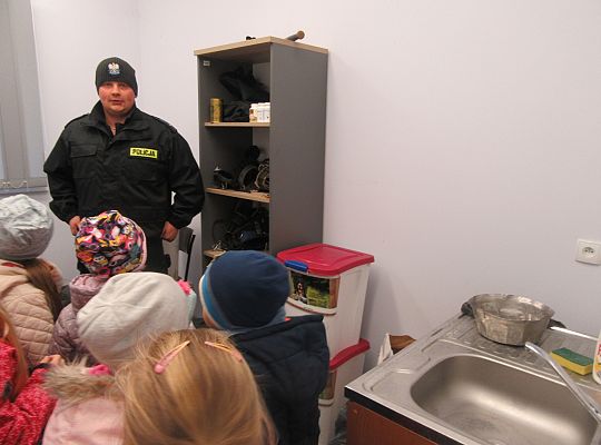 Wizyta w Komendzie Policji-spotkanie z psem