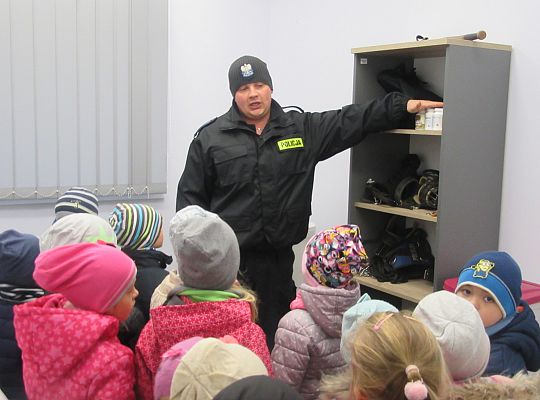 Wizyta w Komendzie Policji-spotkanie z psem