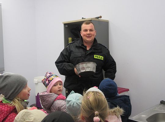 Wizyta w Komendzie Policji-spotkanie z psem