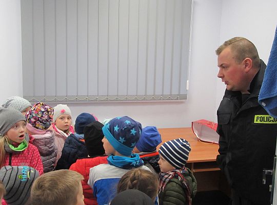 Wizyta w Komendzie Policji-spotkanie z psem