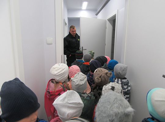 Wizyta w Komendzie Policji-spotkanie z psem
