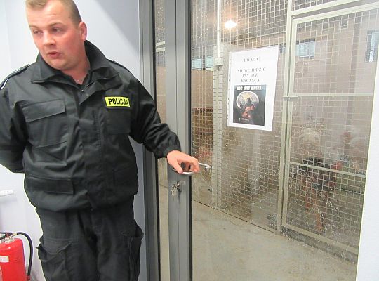 Wizyta w Komendzie Policji-spotkanie z psem
