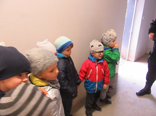 Wizyta w Komendzie Policji-spotkanie z psem