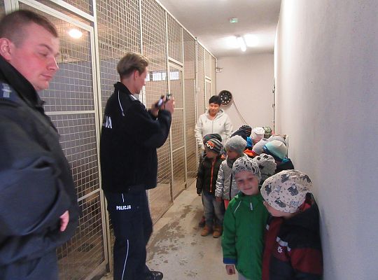 Wizyta w Komendzie Policji-spotkanie z psem
