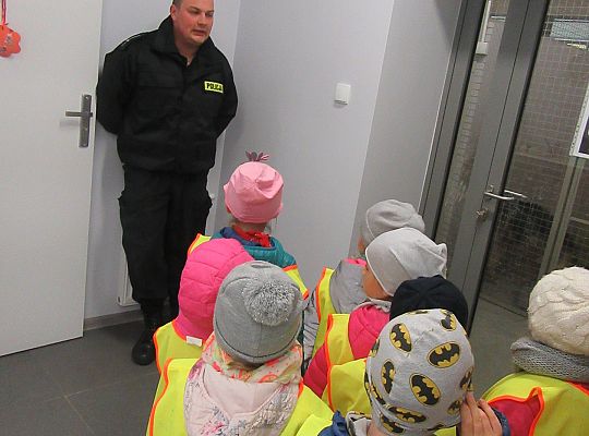 Wizyta w Komendzie Policji-spotkanie z psem