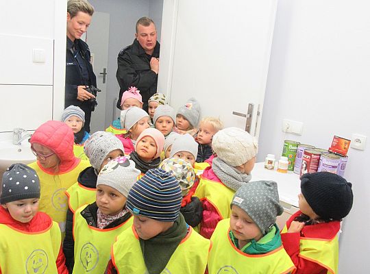 Wizyta w Komendzie Policji-spotkanie z psem