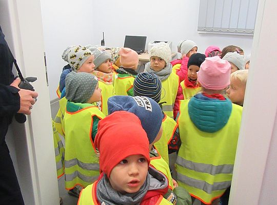 Wizyta w Komendzie Policji-spotkanie z psem