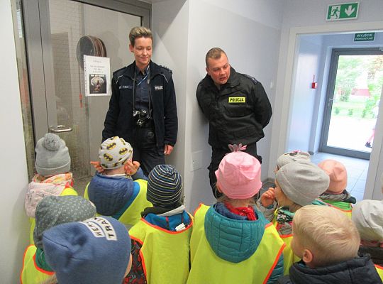 Wizyta w Komendzie Policji-spotkanie z psem