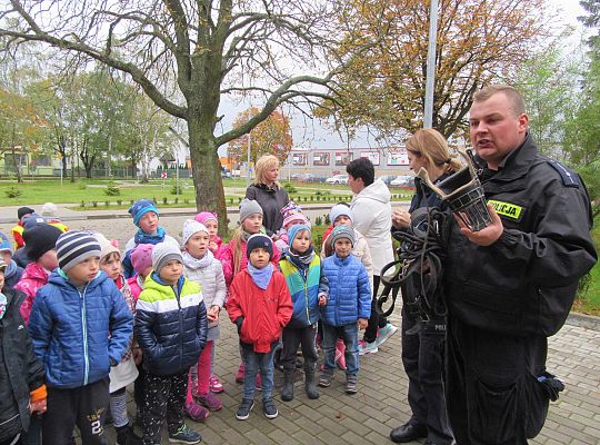 Wizyta w Komendzie Policji-spotkanie z psem