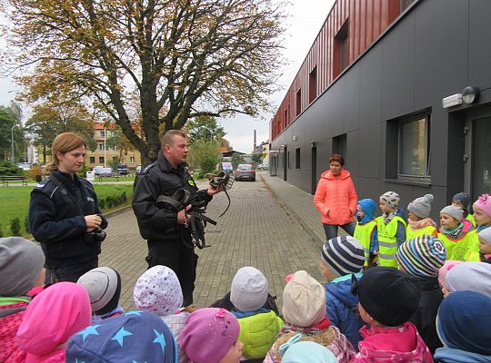 Wizyta w Komendzie Policji-spotkanie z psem