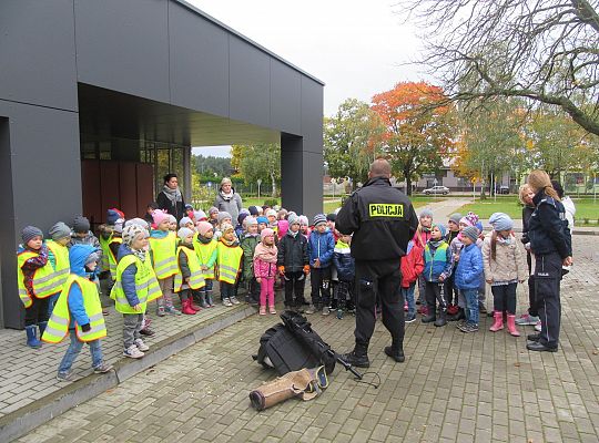 Wizyta w Komendzie Policji-spotkanie z psem